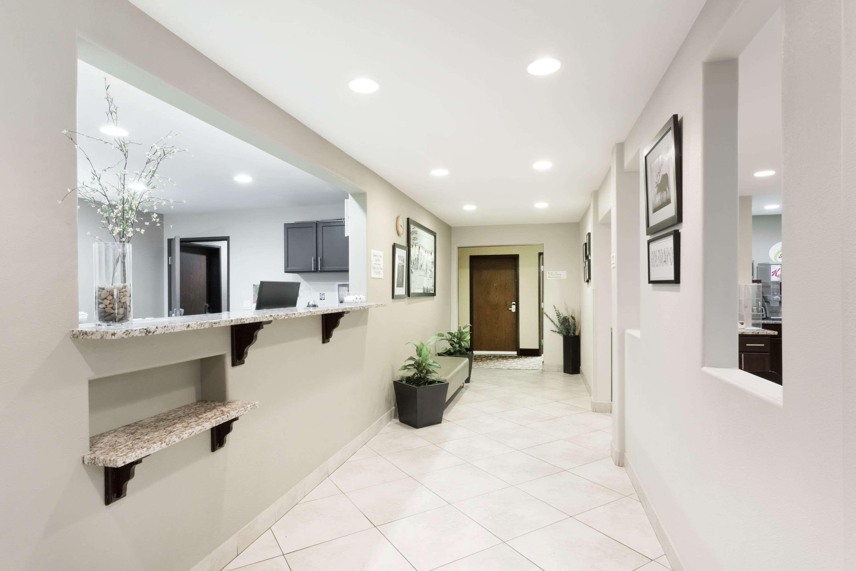 במוטל Super 8 By Wyndham מונטרוז מראה חיצוני תמונה