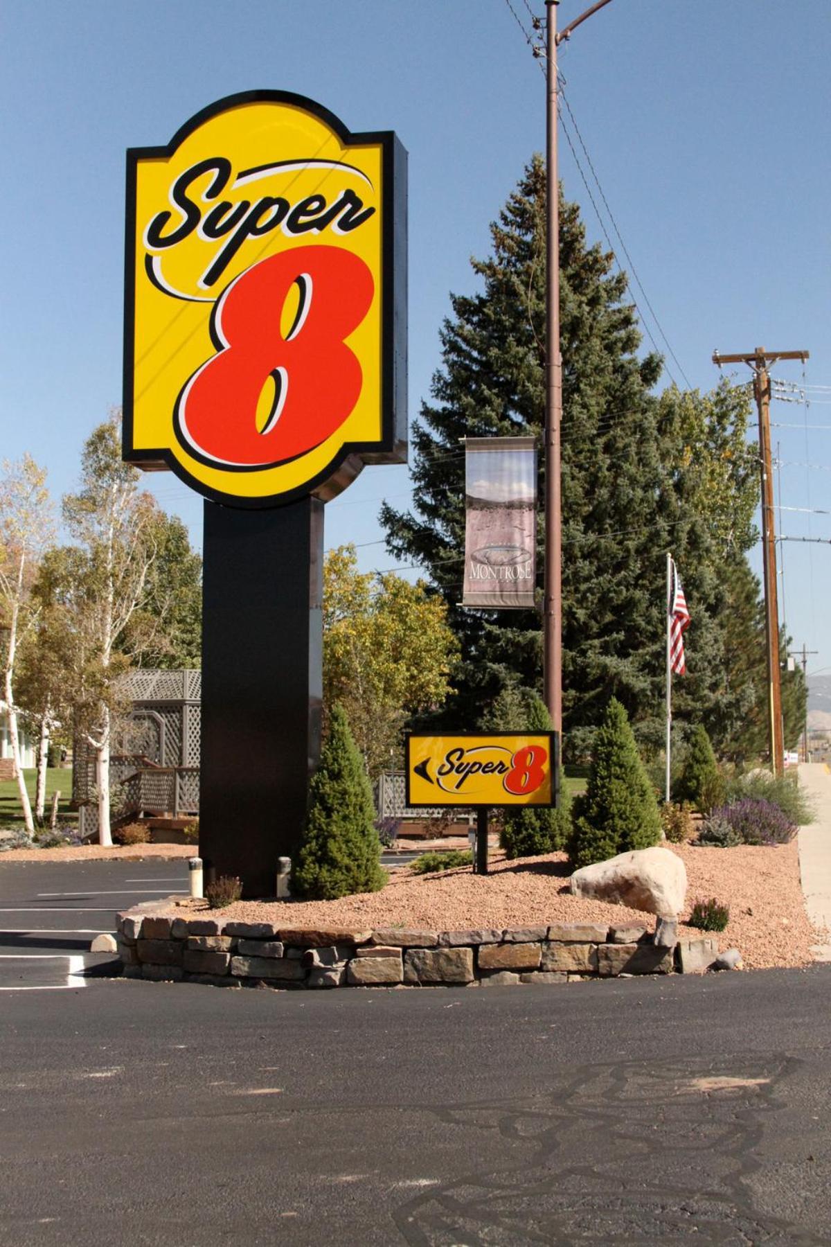 במוטל Super 8 By Wyndham מונטרוז מראה חיצוני תמונה