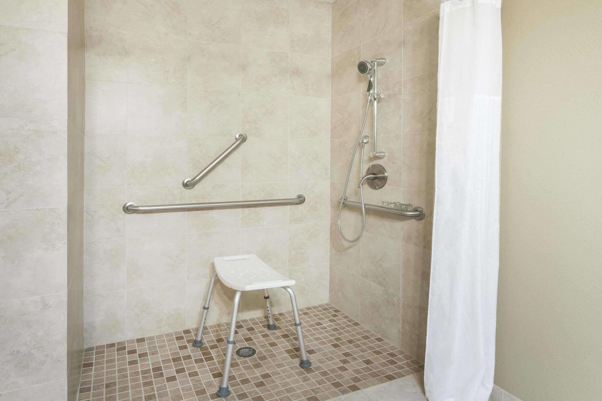במוטל Super 8 By Wyndham מונטרוז מראה חיצוני תמונה