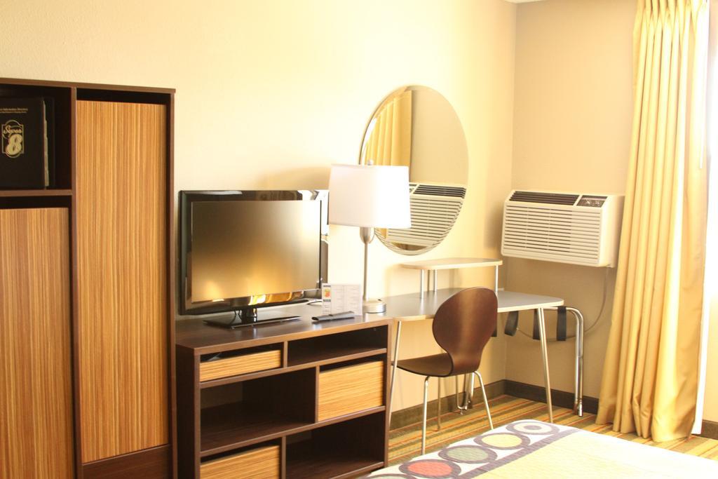 במוטל Super 8 By Wyndham מונטרוז מראה חיצוני תמונה